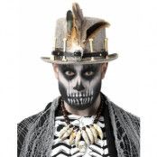 Mönstrad voodoo flosshatt med skelettben, skalle, band och fjäder