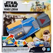 Star Wars The Mandalorian Dual Attack Gauntlet - Star Wars -  Leksaksaffären